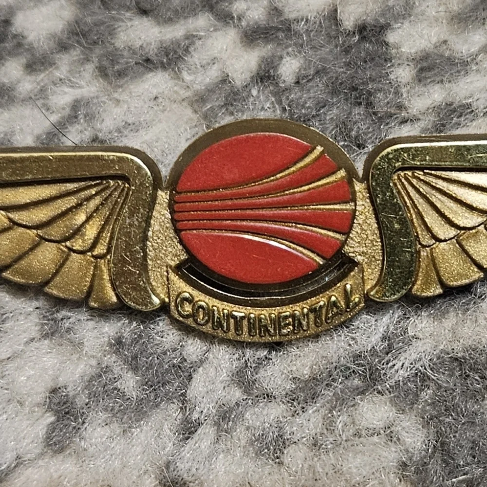 Vintage Continental Airlines Junior Pilot Plastic Wings Pin